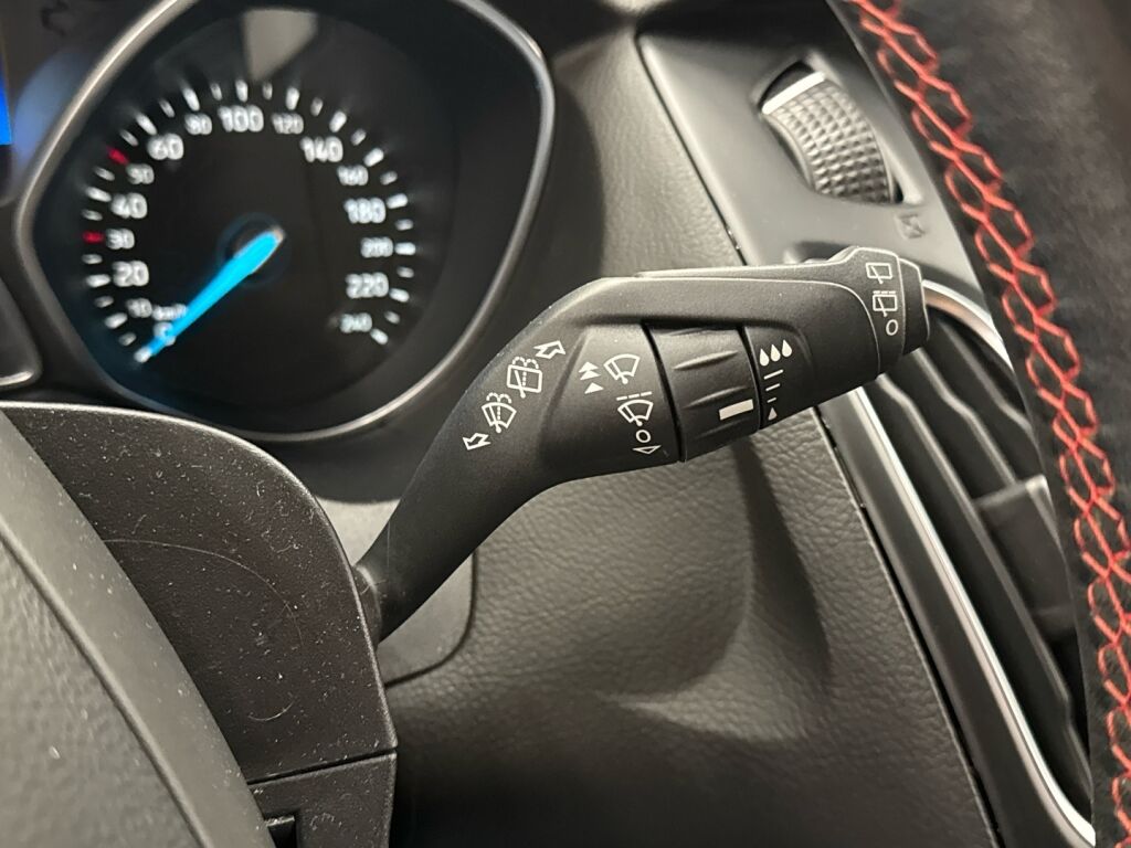 Ford Focus 2017 Musta