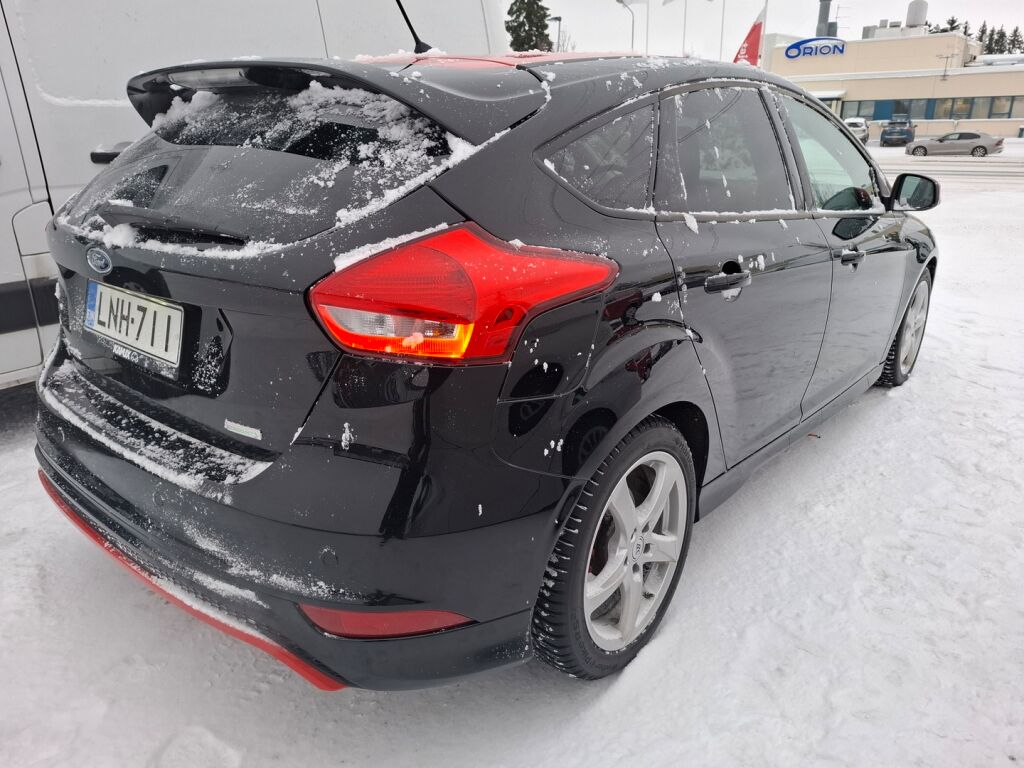 Ford Focus 2017 Musta