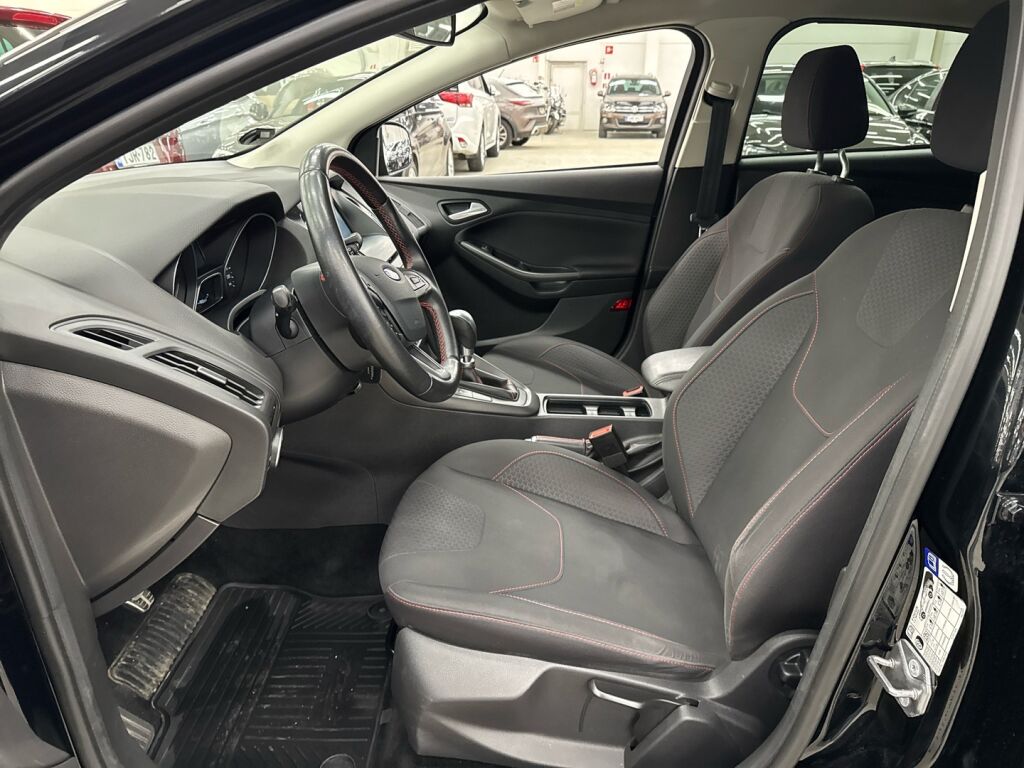 Ford Focus 2017 Musta