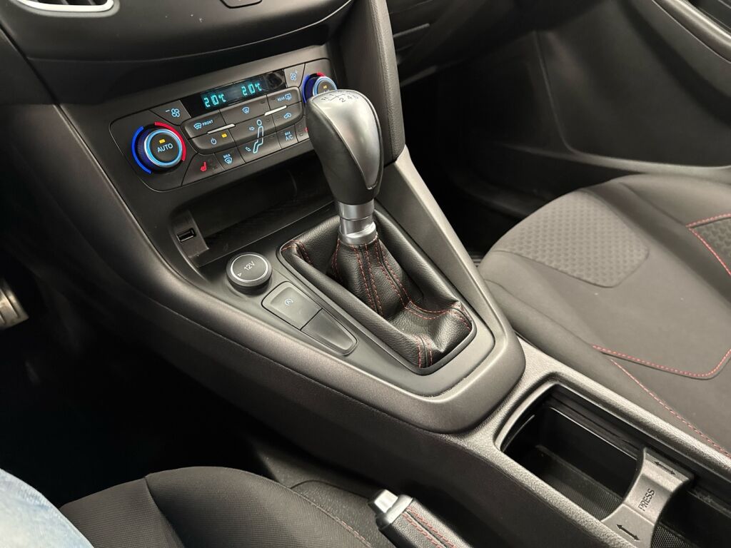 Ford Focus 2017 Musta