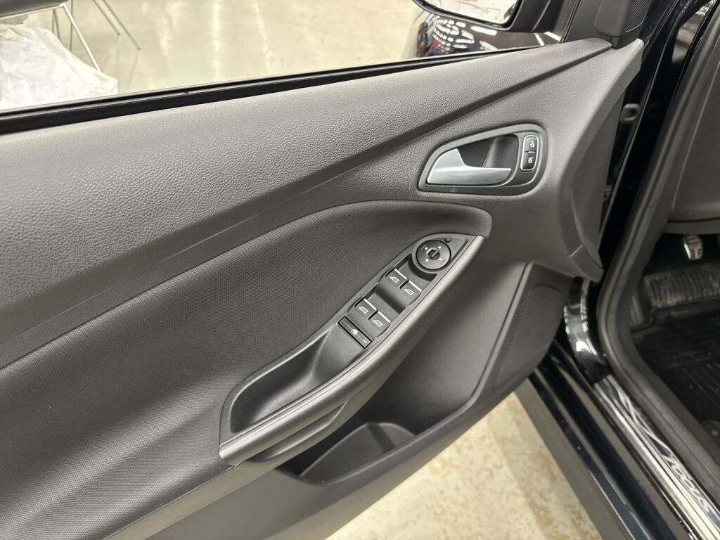 Ford Focus 2017 Musta