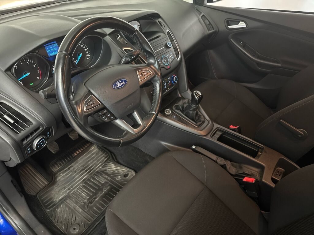 Ford Focus 2016 Sininen