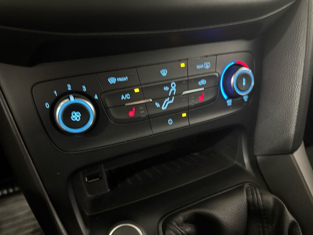 Ford Focus 2016 Sininen