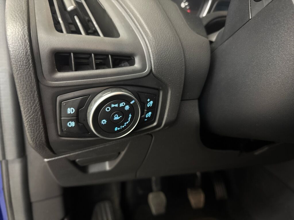 Ford Focus 2016 Sininen