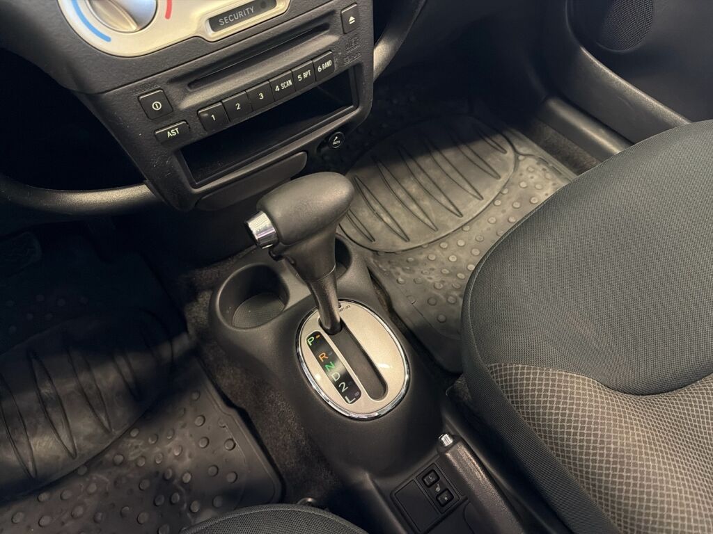 Toyota Yaris 2005 Hopea