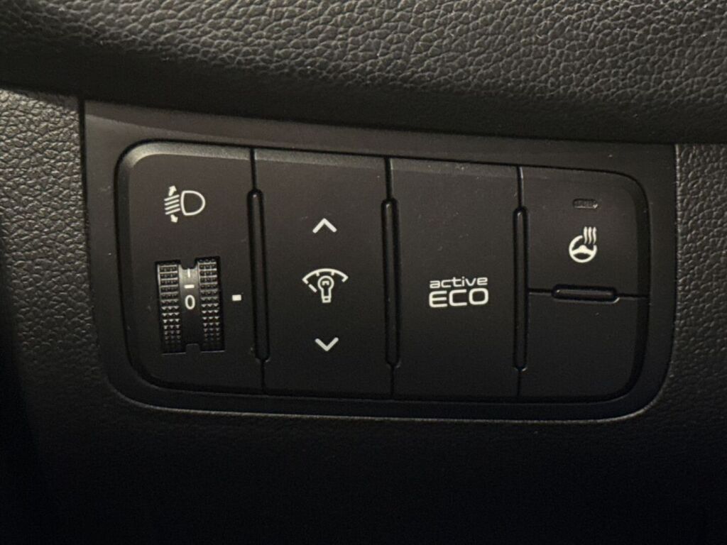 Kia Ceed 2016 Musta