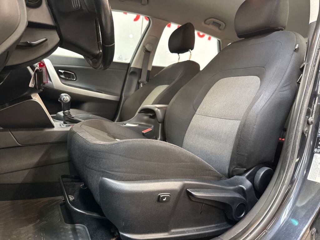 Kia Ceed 2016 Musta