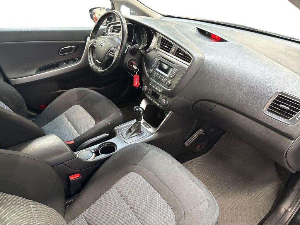 Kia Ceed 2016 Musta