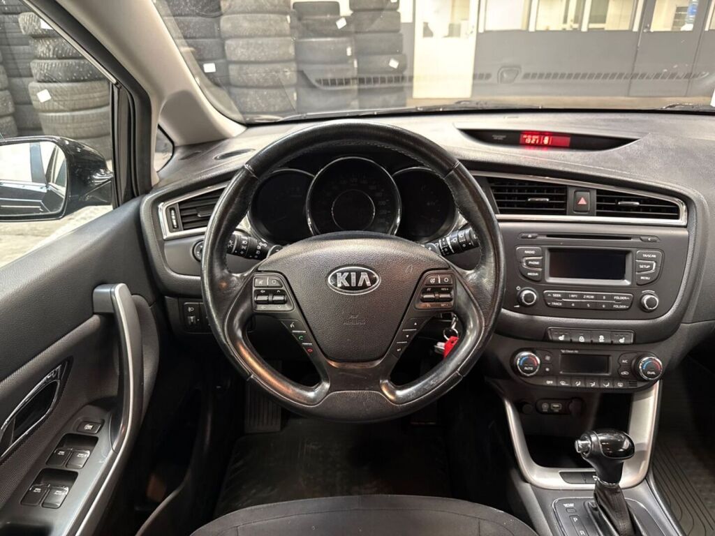 Kia Ceed 2016 Musta