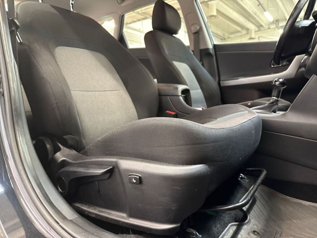 Kia Ceed 2016 Musta