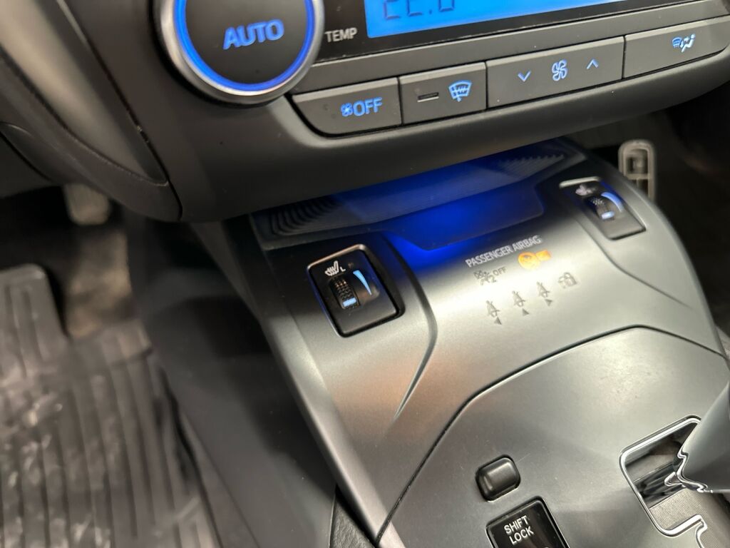 Toyota Avensis 2016 Harmaa