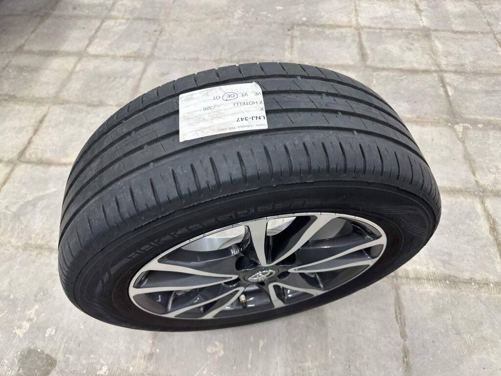 Toyota Avensis 2016 Harmaa