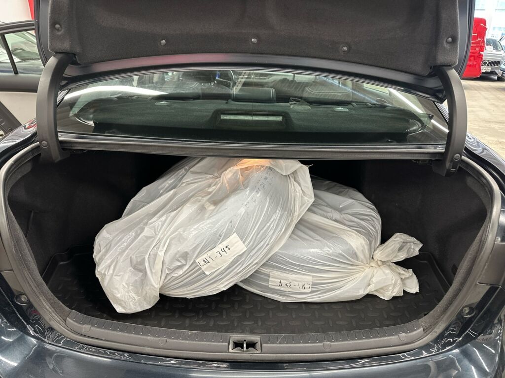 Toyota Avensis 2016 Harmaa