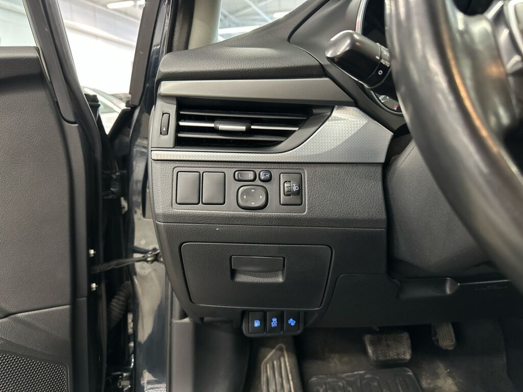 Toyota Avensis 2016 Harmaa