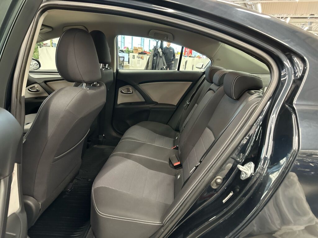 Toyota Avensis 2016 Harmaa