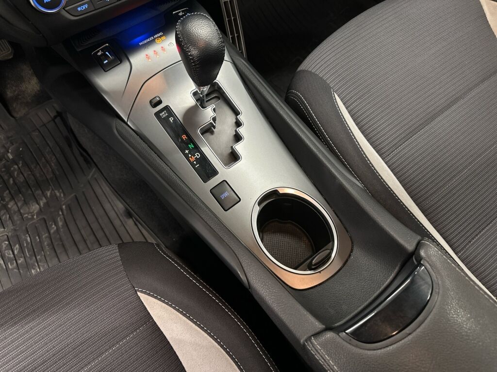 Toyota Avensis 2016 Harmaa