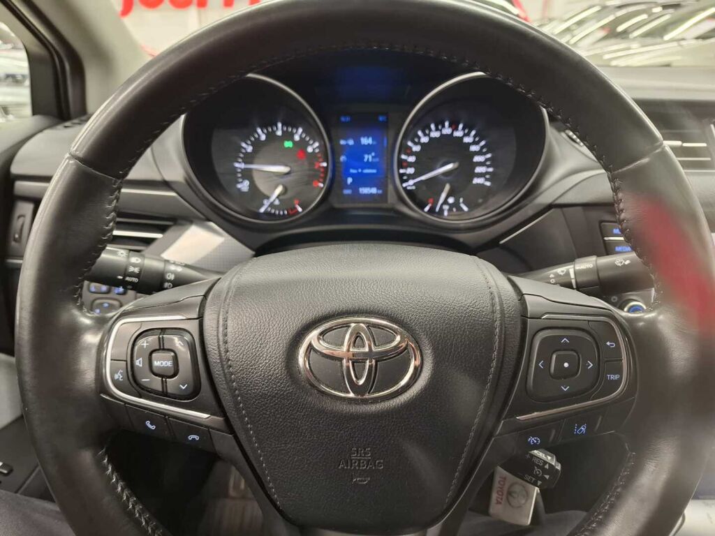 Toyota Avensis 2016 Harmaa