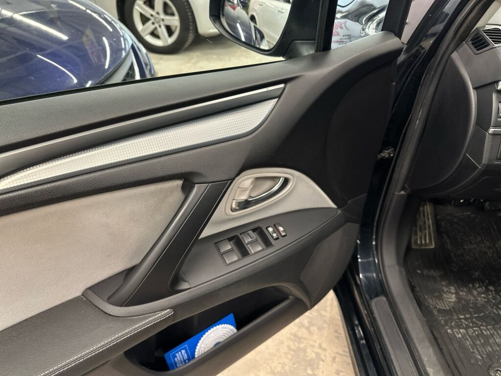 Toyota Avensis 2016 Harmaa