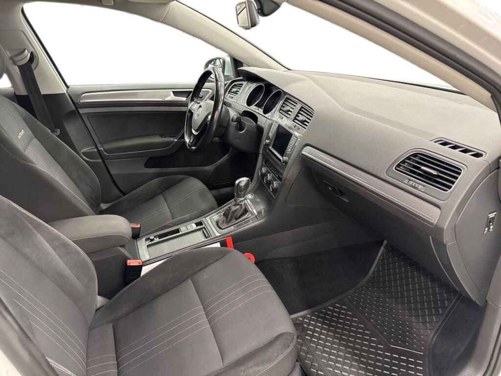 Volkswagen Golf 2016 Valkoinen
