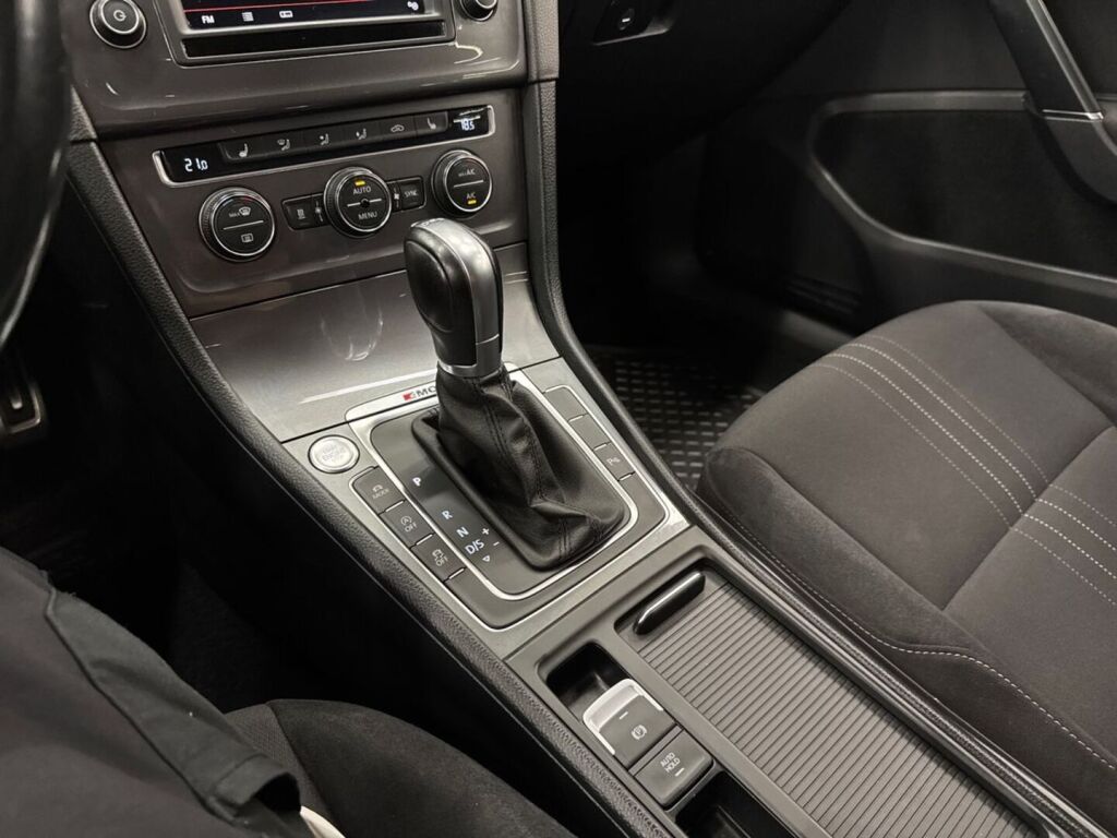 Volkswagen Golf 2016 Valkoinen