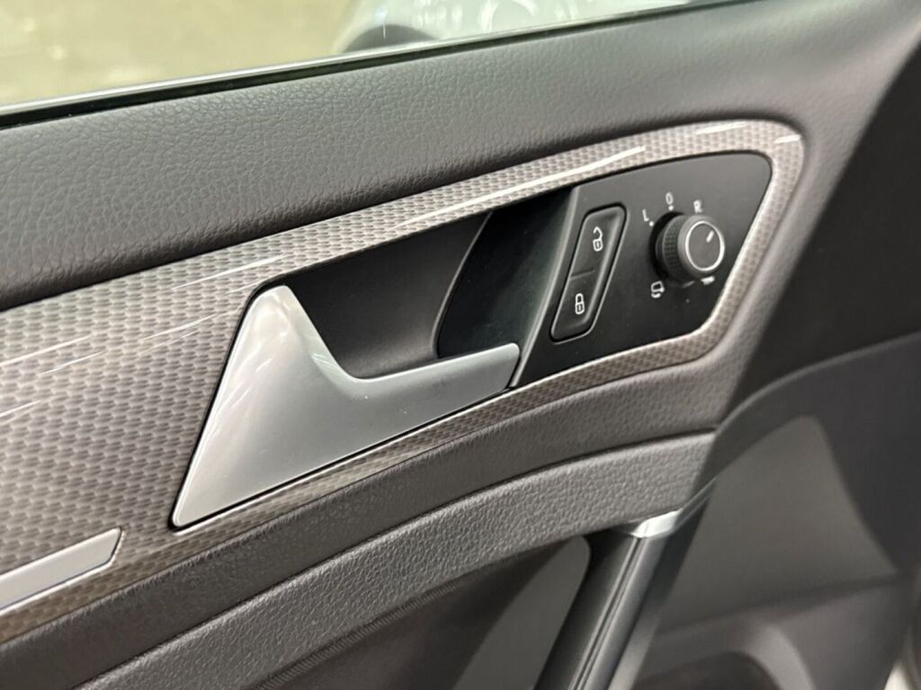 Volkswagen Golf 2016 Valkoinen