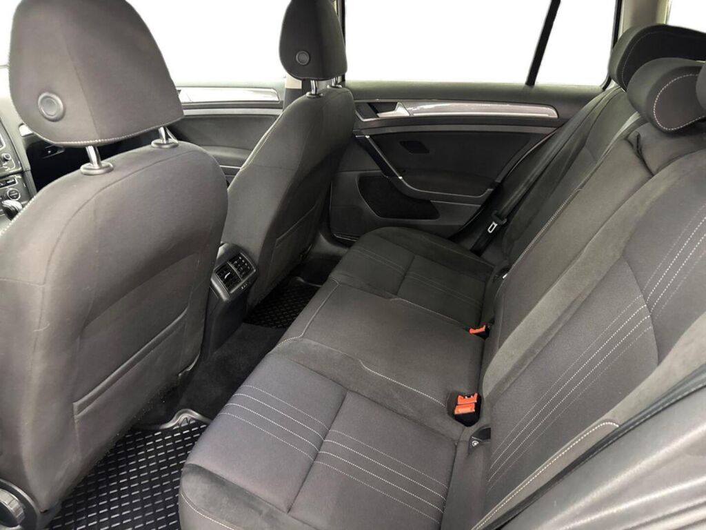 Volkswagen Golf 2016 Valkoinen