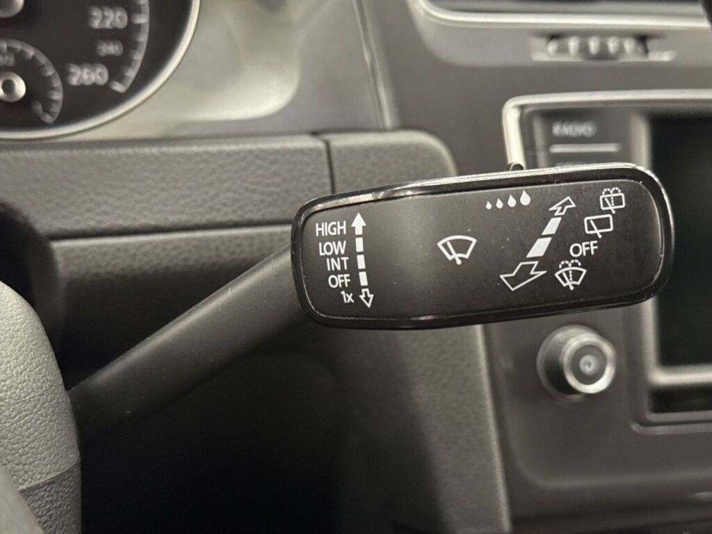Volkswagen Golf 2016 Valkoinen