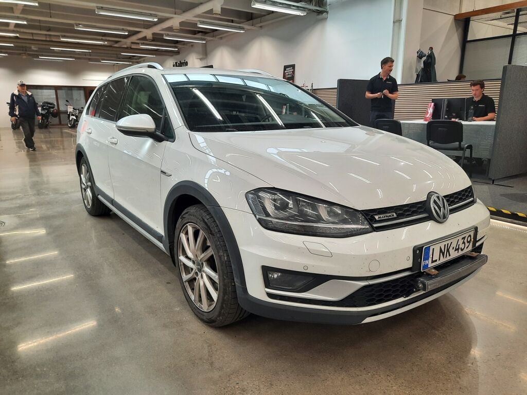 Volkswagen Golf 2016 Valkoinen