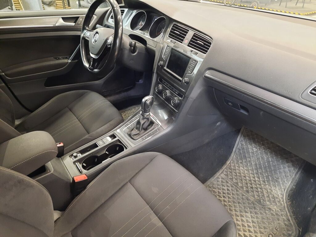 Volkswagen Golf 2016 Valkoinen