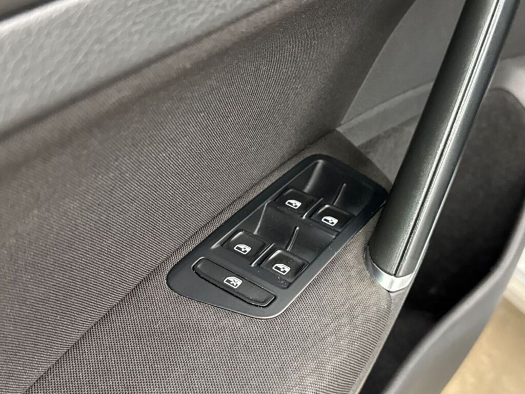 Volkswagen Golf 2016 Valkoinen