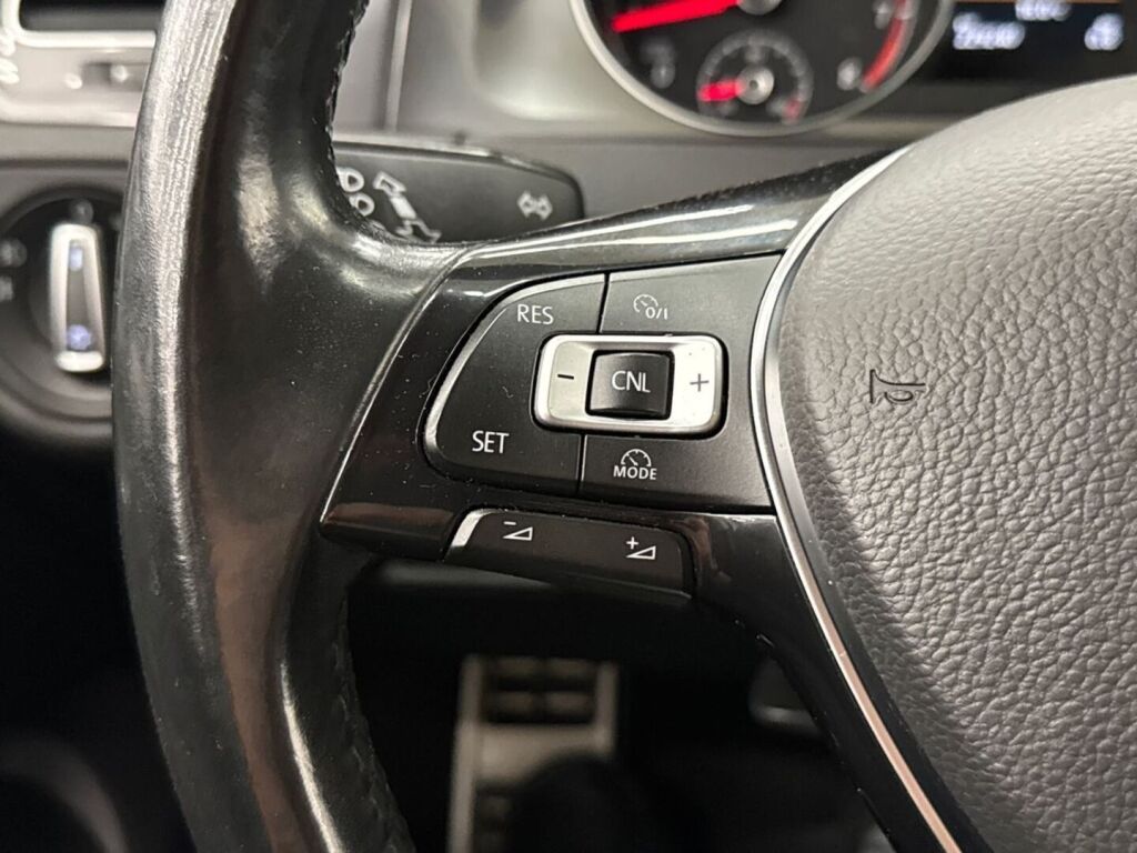 Volkswagen Golf 2016 Valkoinen