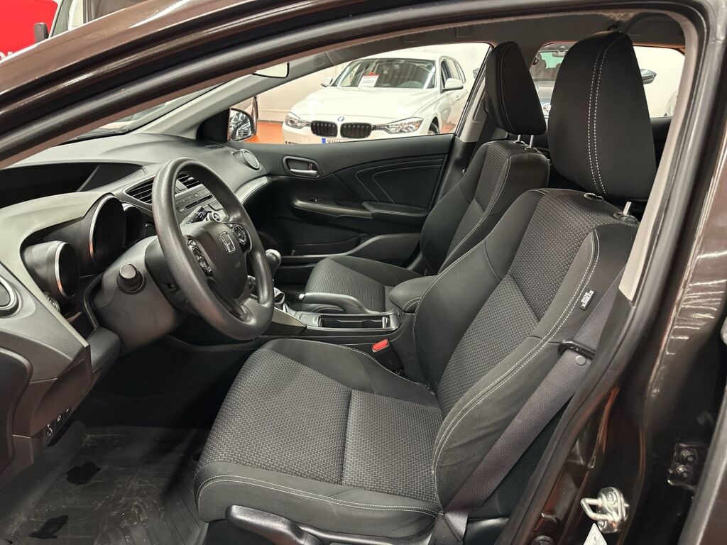 Honda Civic 2016 Ruskea (beige)