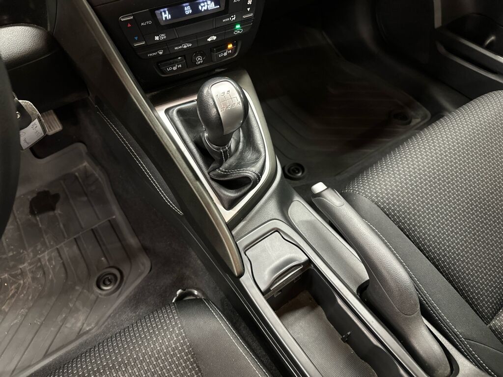 Honda Civic 2016 Ruskea (beige)