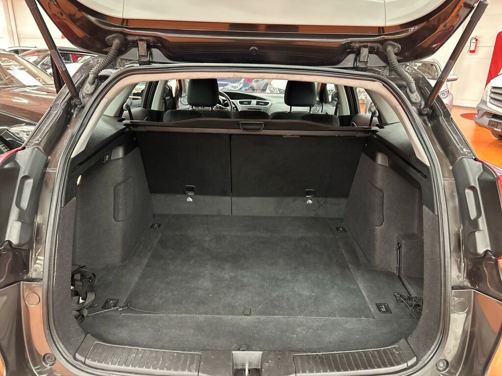 Honda Civic 2016 Ruskea (beige)