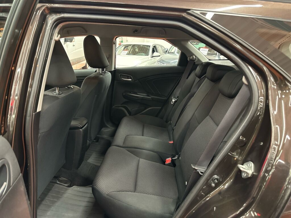 Honda Civic 2016 Ruskea (beige)