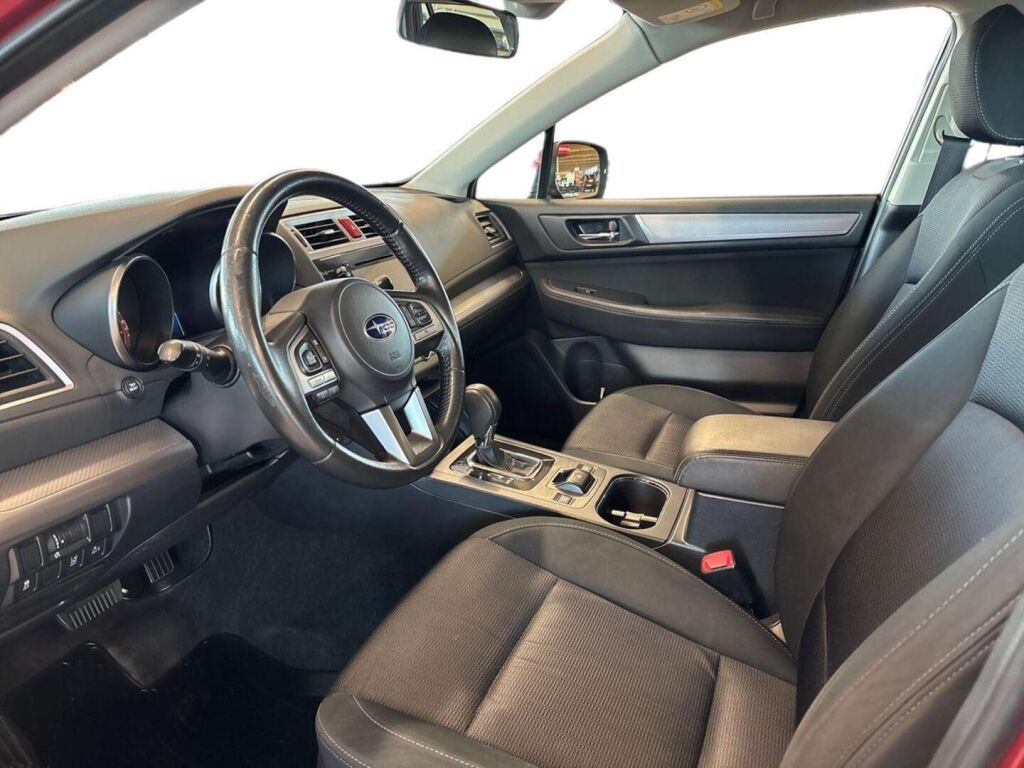 Subaru Outback 2016 Punainen