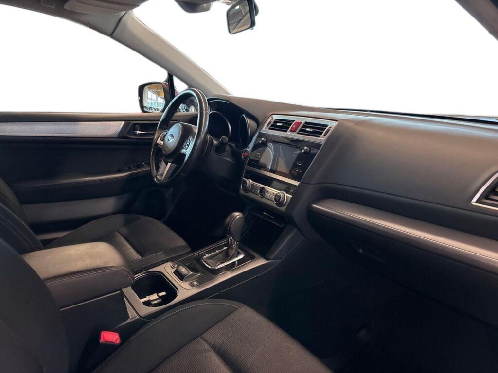 Subaru Outback 2016 Punainen