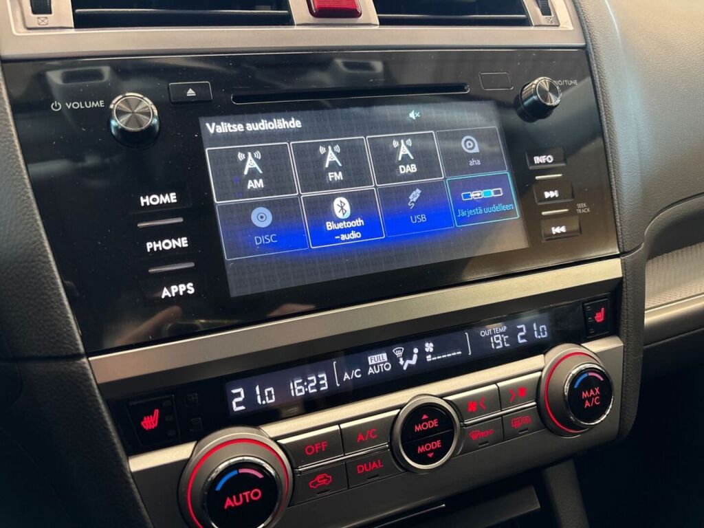 Subaru Outback 2016 Punainen
