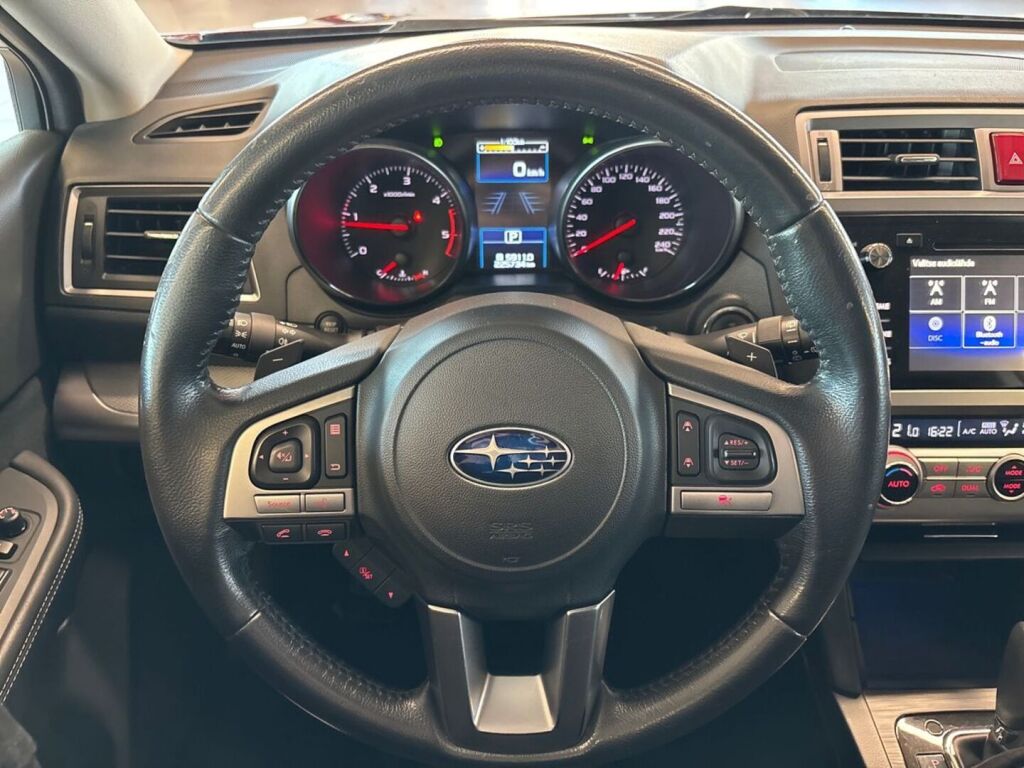 Subaru Outback 2016 Punainen