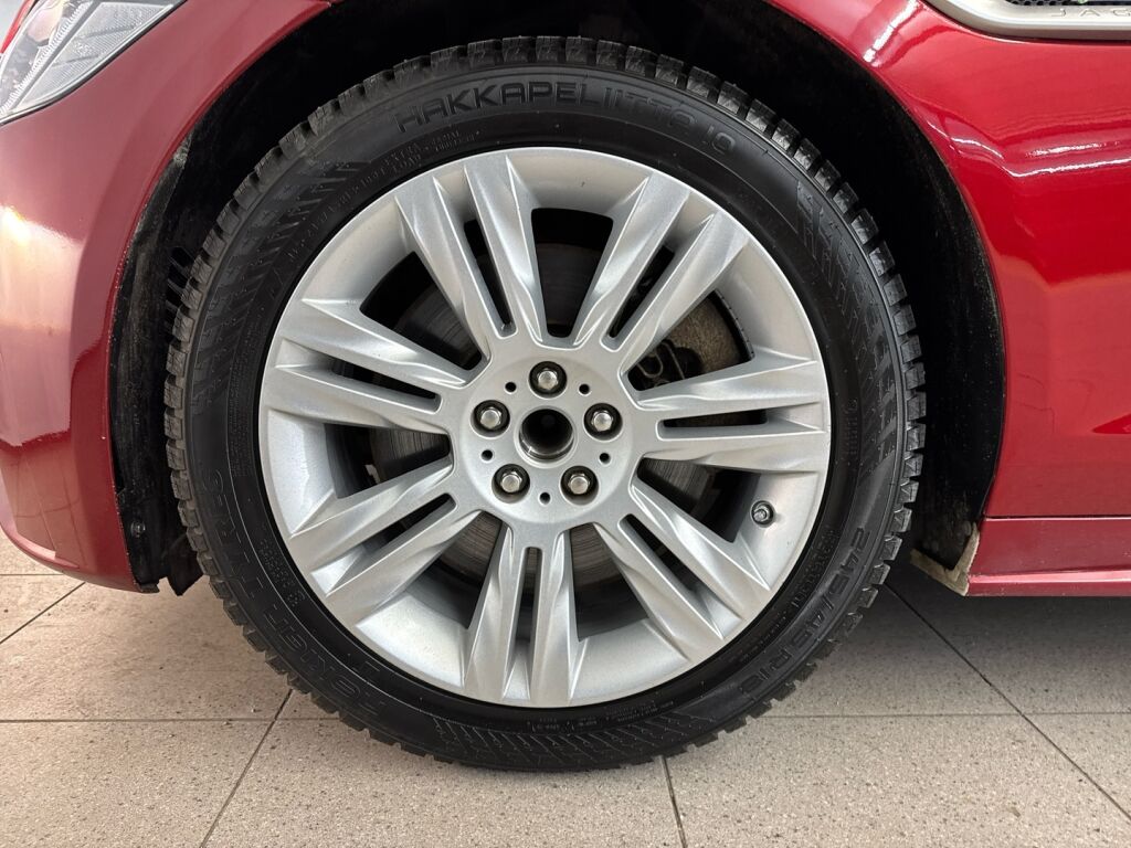 Jaguar XF 2016 Punainen