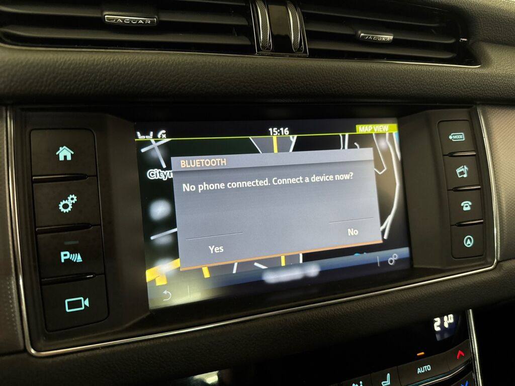 Jaguar XF 2016 Punainen