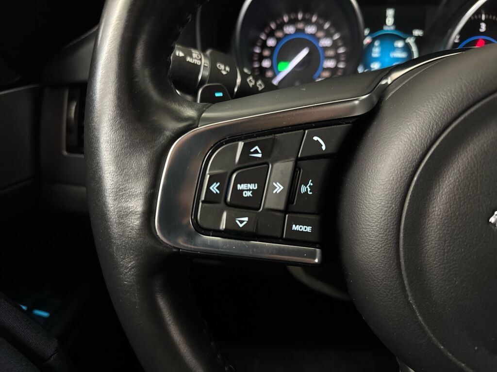 Jaguar XF 2016 Punainen