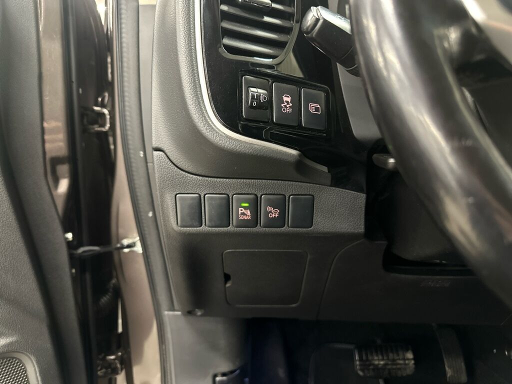 Mitsubishi Outlander PHEV 2016 Ruskea (beige)