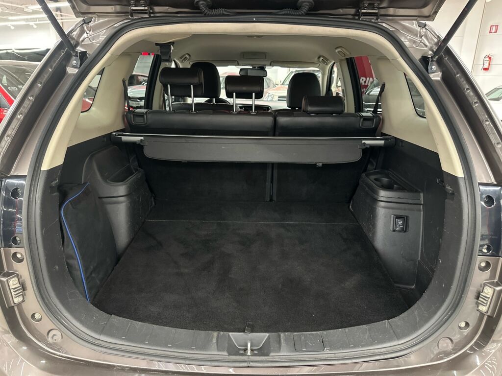 Mitsubishi Outlander PHEV 2016 Ruskea (beige)