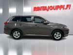 Mitsubishi Outlander PHEV 2016 Ruskea (beige)