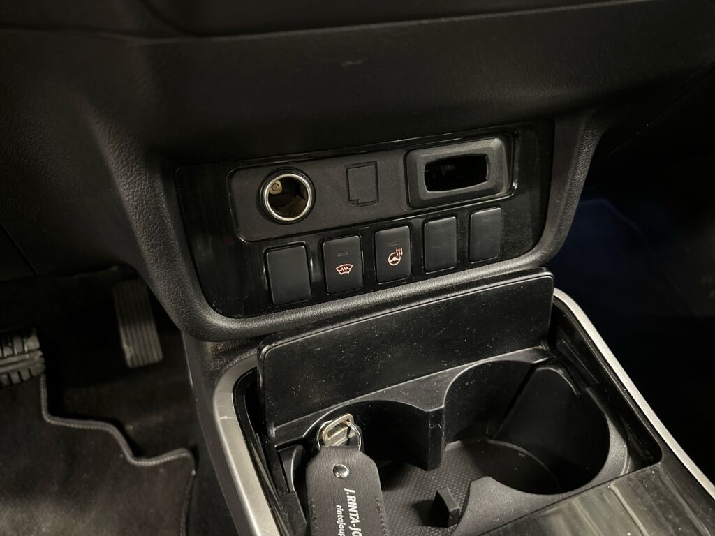 Mitsubishi Outlander PHEV 2016 Ruskea (beige)