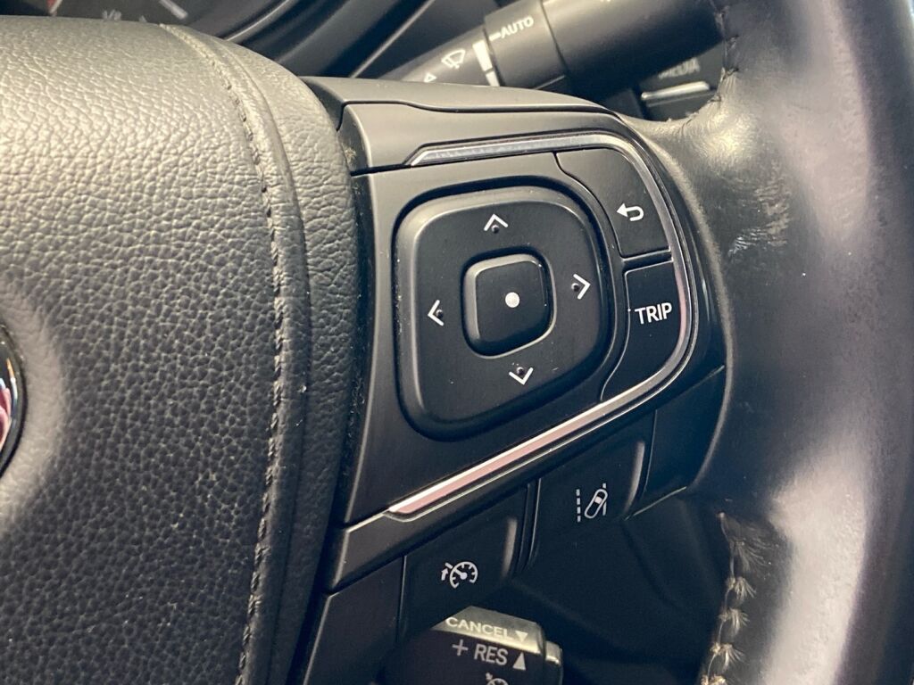 Toyota Avensis 2016 Harmaa