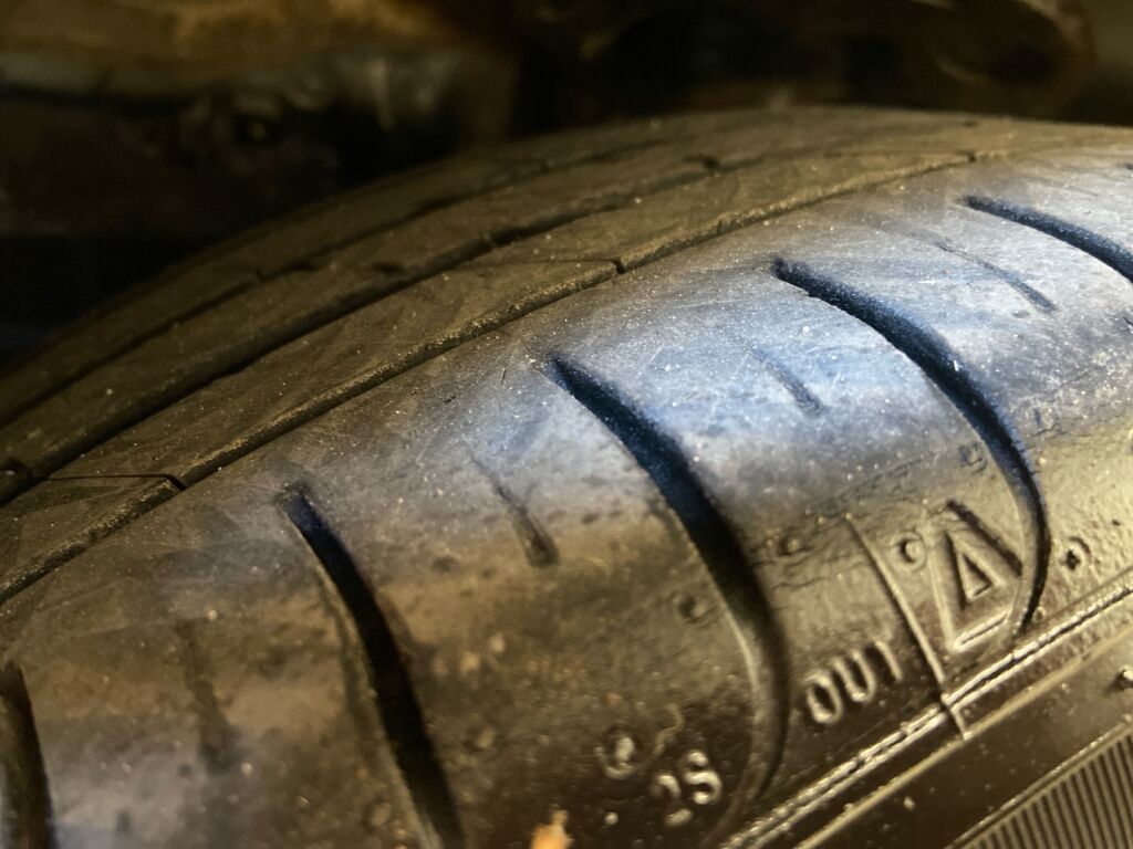 Toyota Avensis 2016 Harmaa