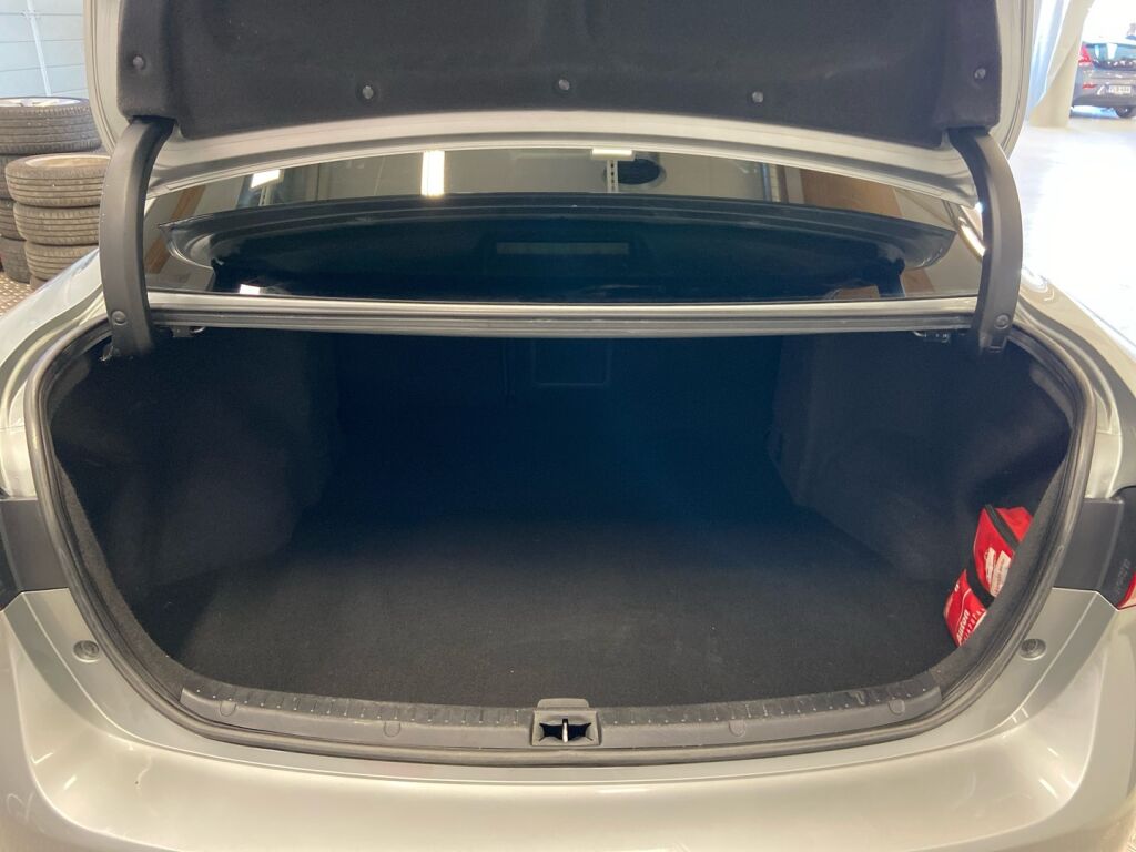 Toyota Avensis 2016 Harmaa