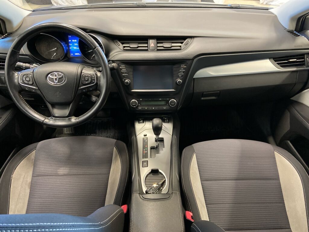 Toyota Avensis 2016 Harmaa